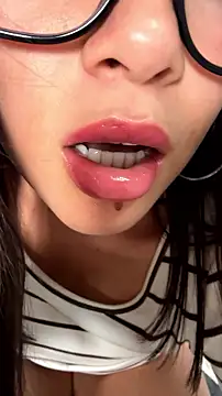 HannaBeckett stripchat live cam model
