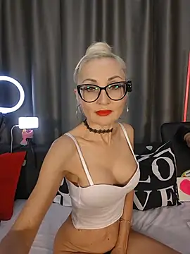 Milforja stripchat live cam model