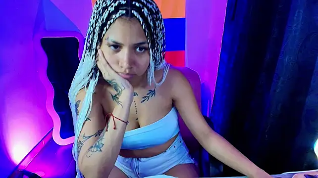 Kehlani_Km stripchat live cam model