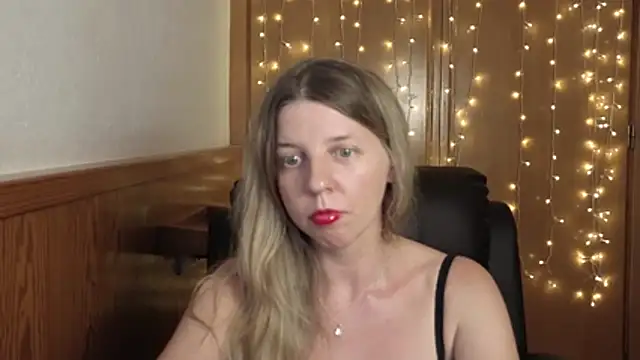 EsmaPons stripchat live cam model