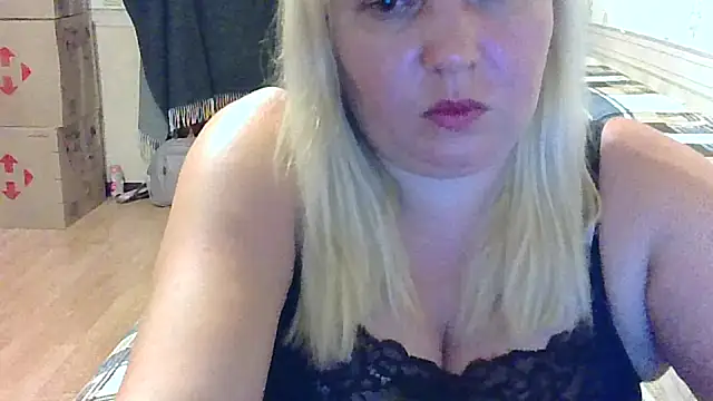 Leylisse stripchat live cam model