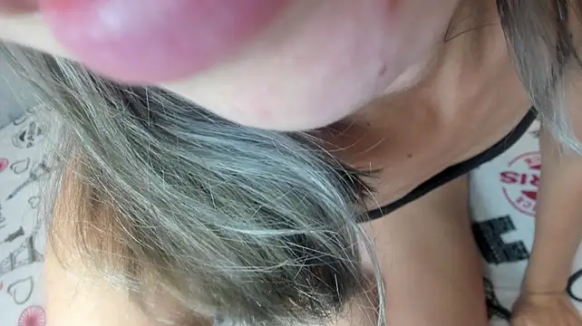 Emma_Tiny69 stripchat live cam model