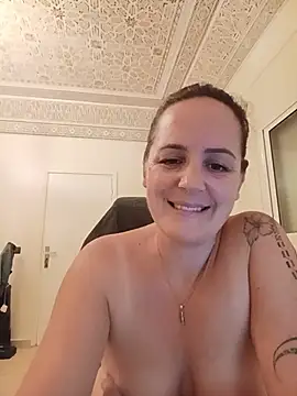 emiliemilf stripchat live cam model