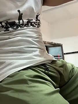 Paul22cm- stripchat live cam model