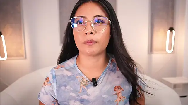 Camilaperson stripchat live cam model