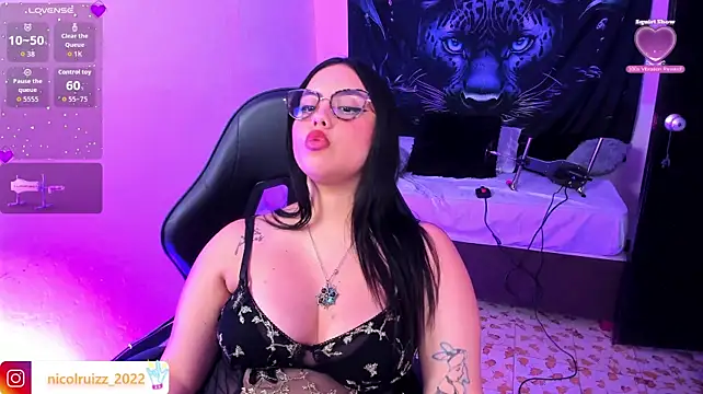 Nicolle_Ruizz stripchat live cam model
