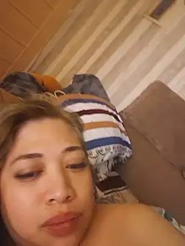 tinajhoy69 stripchat live cam model