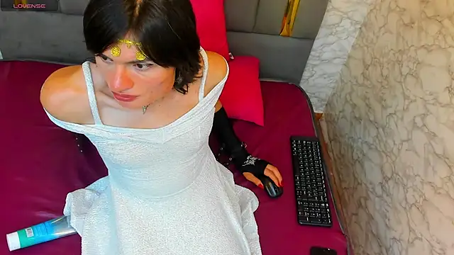 LUZBEL-525 stripchat live cam model