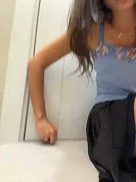 -_MiaQueen_- stripchat live cam model
