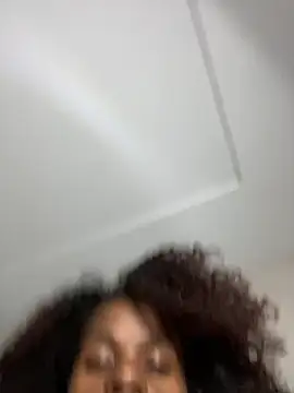 MiriamMoneyAsap stripchat live cam model