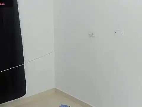 Kenyinx stripchat live cam model
