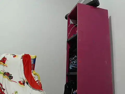 Niyen09 stripchat live cam model