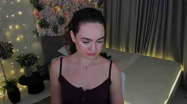 MiracleCurly stripchat live cam model