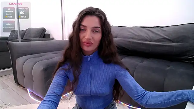 Laura_Bess stripchat live cam model