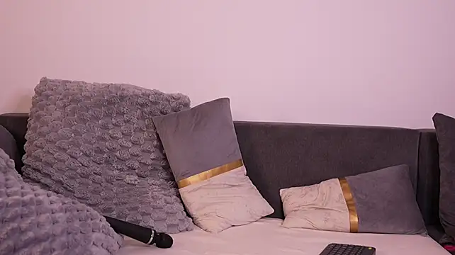 AllyDevine stripchat live cam model