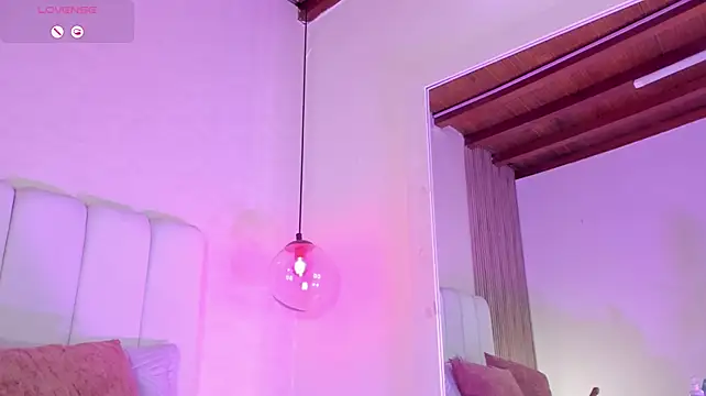 ElenaJamess stripchat live cam model