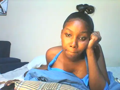 Bessy_Beee stripchat live cam model