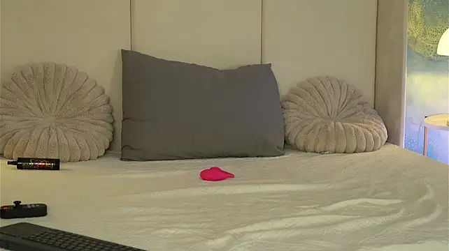 KylieKroftt stripchat live cam model