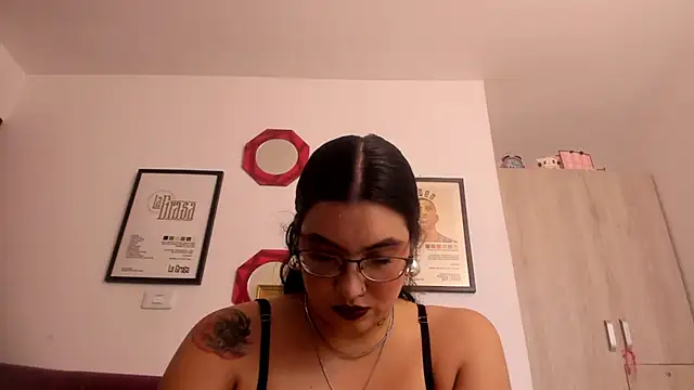 VeronicaGilss stripchat live cam model