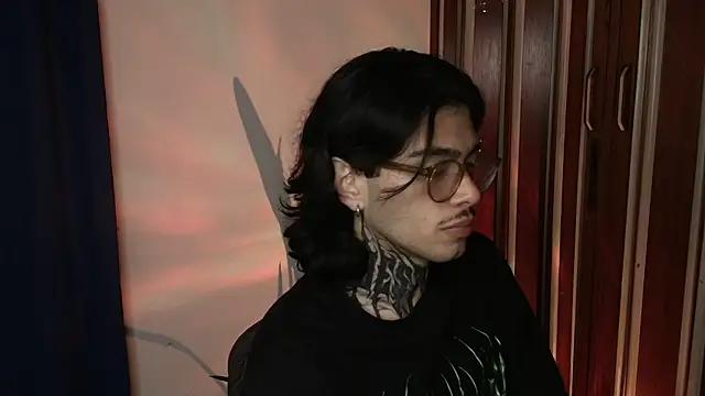 Bastiel_ stripchat live cam model