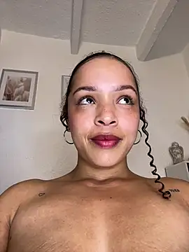 Yasmin777_ stripchat live cam model