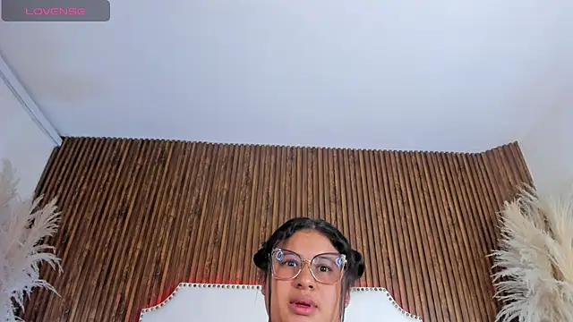 amaira_walkeer_ stripchat live cam model