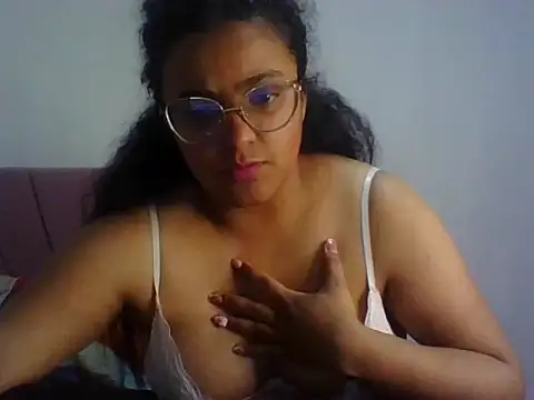 Valerylorens18 stripchat live cam model