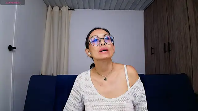 Swetisabella01 stripchat live cam model