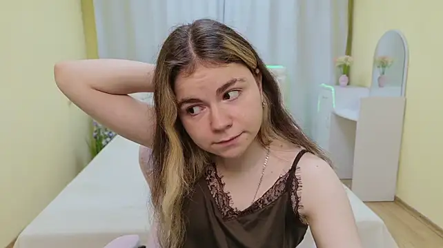 TinaRedly stripchat live cam model