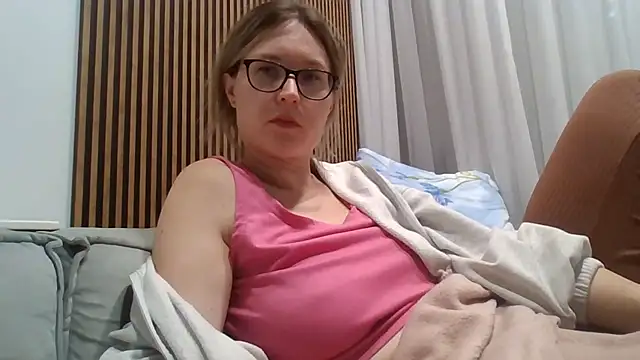Jugira stripchat live cam model