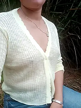 Ama-ra stripchat live cam model
