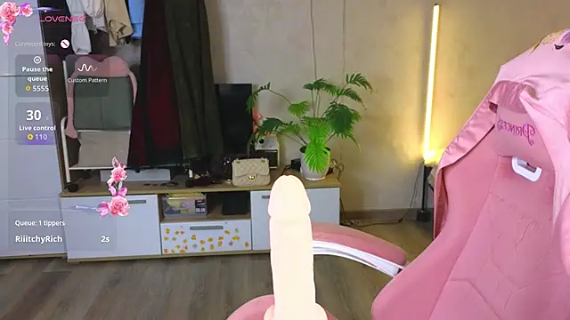 RitaGolden stripchat live cam model