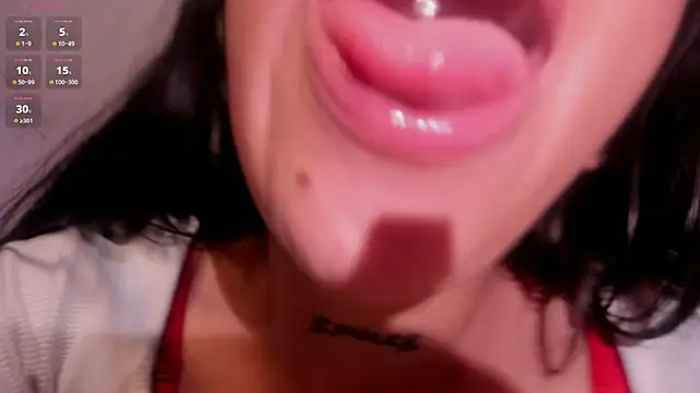 Sharon_Adamss stripchat live cam model