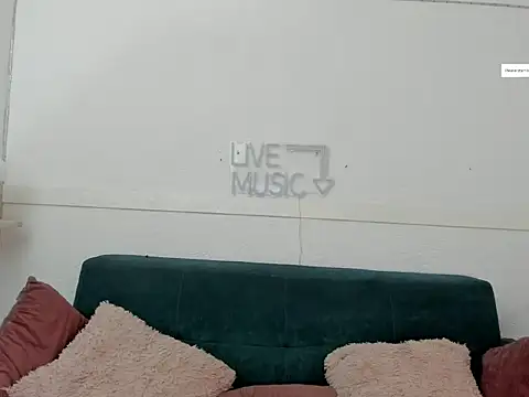 LauraDaniels_ stripchat live cam model