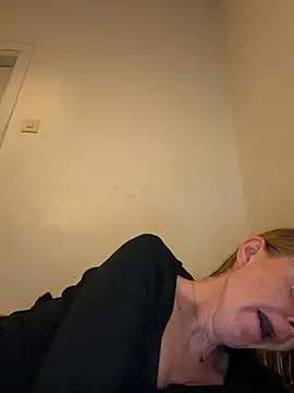 jannis1992 stripchat live cam model