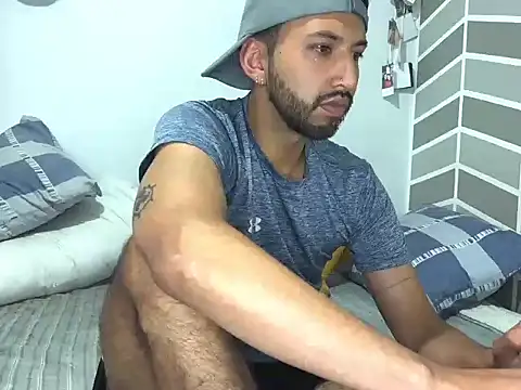 thomass1018 stripchat live cam model