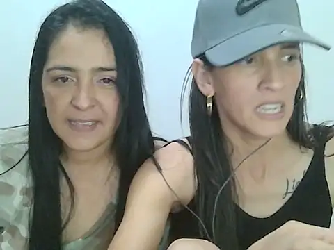 Vikyhot27 stripchat live cam model