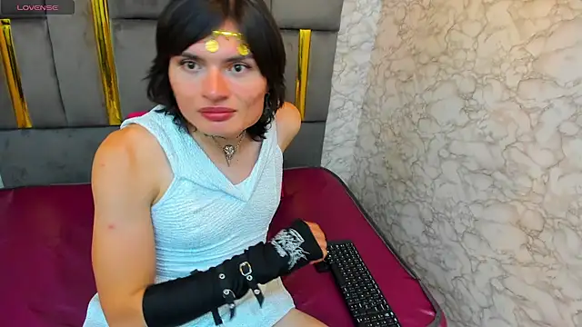 LUZBEL-525 stripchat live cam model