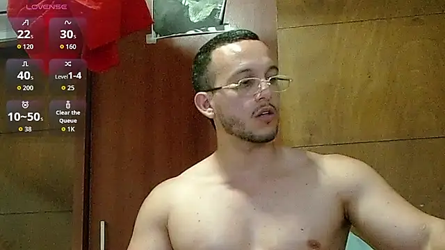 MarcusMilarc stripchat live cam model