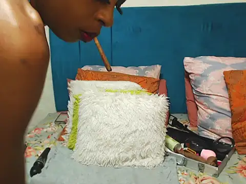 SweetSlenderChoc stripchat live cam model