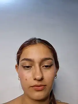 Ary-18 stripchat live cam model