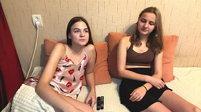 Doratryhard stripchat live cam model