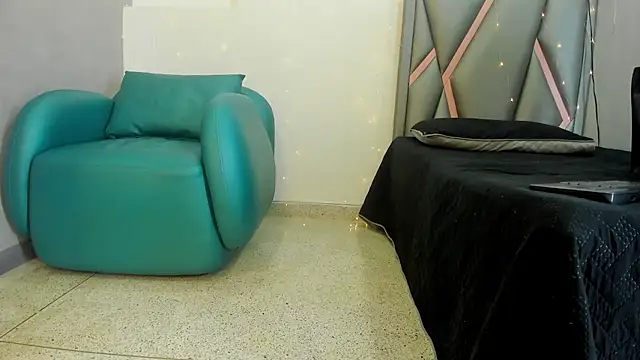 Esterlindez stripchat live cam model
