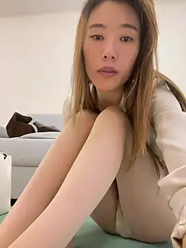 elleShow stripchat live cam model