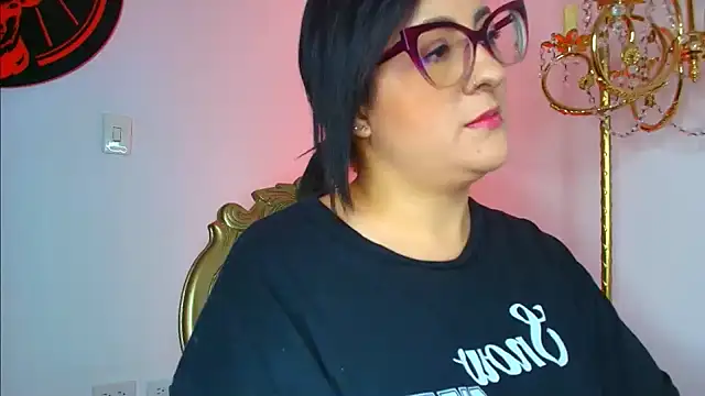 kiara-voss stripchat live cam model