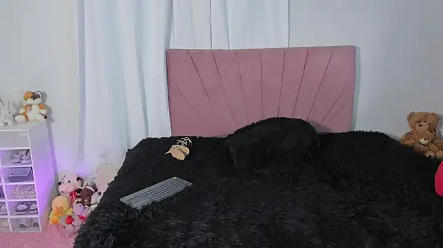 CinthiaCollins stripchat live cam model