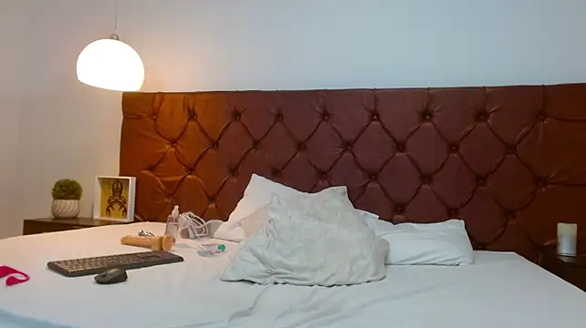 MelodyMansson stripchat live cam model