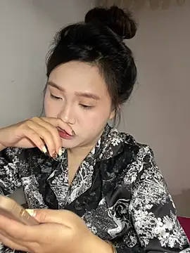 Almira6868 stripchat live cam model