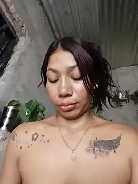 Rous-squir stripchat live cam model