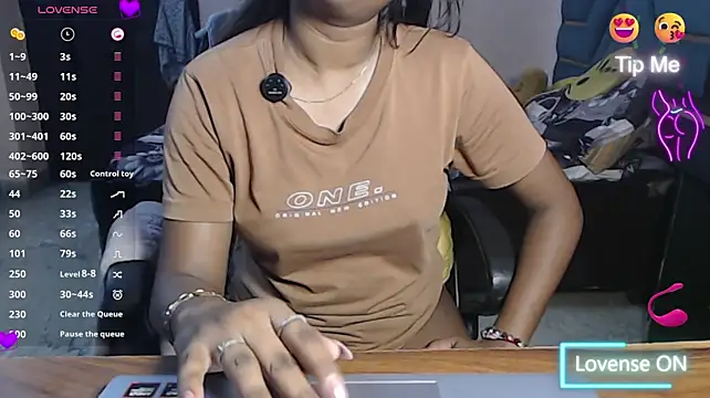 DuskyDivaXO stripchat live cam model